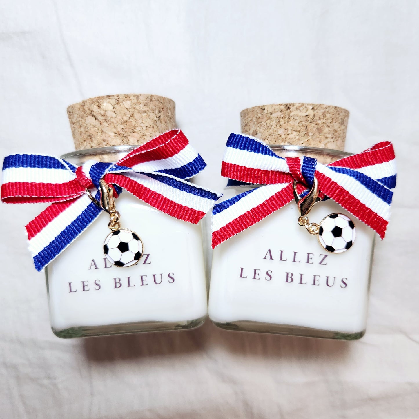 Bougie avec inscription "Allez les Bleus" – Cadeau pour fan de l'équipe de France et décoration de table soir de match.