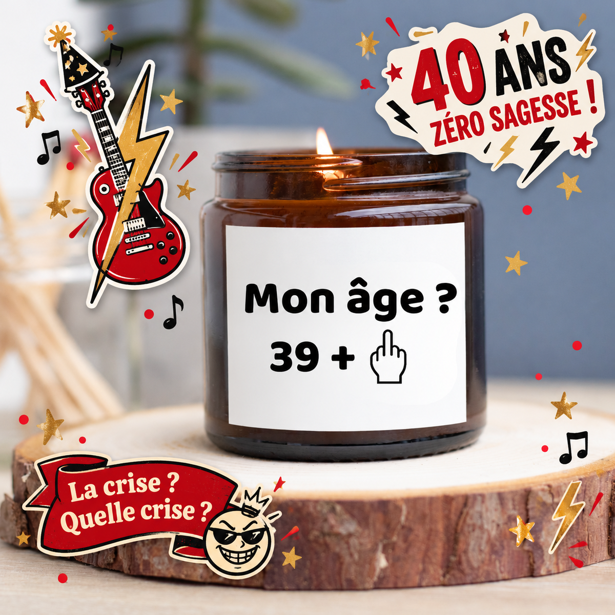Bougie allumée en pot ambré avec le message Mon âge ? 39 + et un doigt d’honneur, entourée de motifs rock rouges et dorés pour un anniversaire de 40 ans.