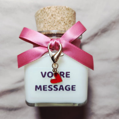 Bougie bijou Amour Mamie Candle avec un pendentif en forme de cœur qui se dévoile dans la cire
