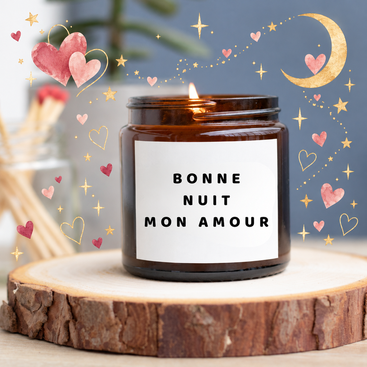 Bougie allumée en pot ambré avec le message Bonne nuit mon amour, entourée de cœurs roses, d’étoiles et d’un croissant de lune doré.