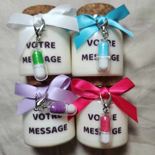 Bougie thématique médicale avec pendentif gélule – Cadeau original pour docteur, interne en médecine ou équipe d'officine.