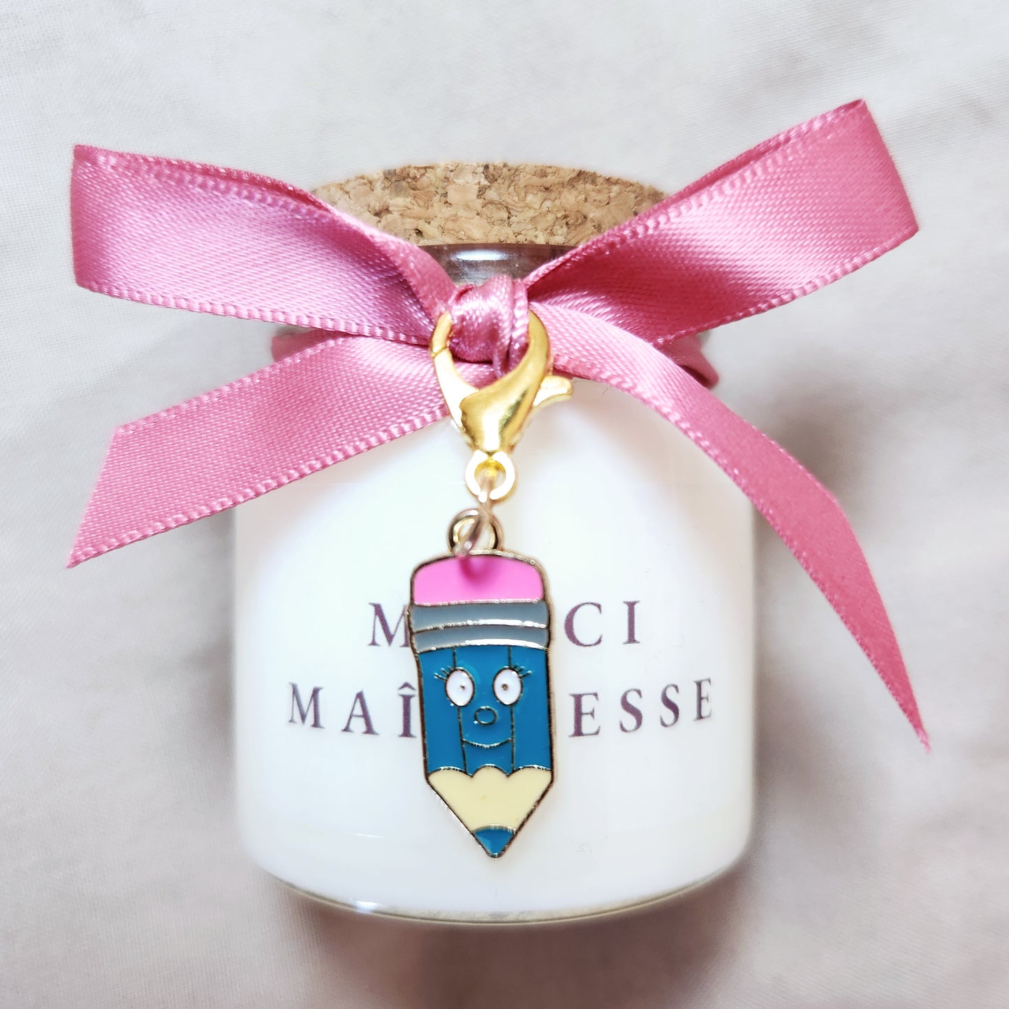 Bougie parfumée Mamie Candle avec étiquette Merci Maîtresse, pot en verre ambré