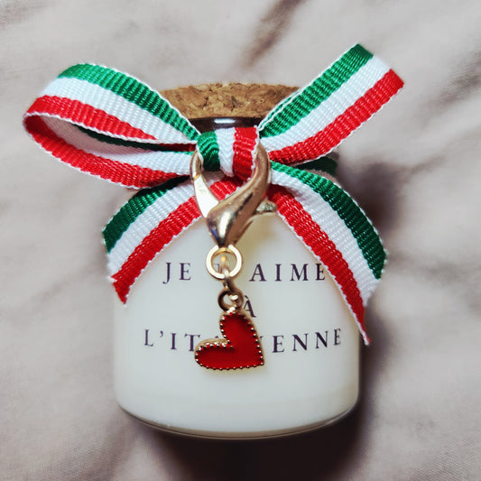 Bougie artisanale Mamie Candle avec étiquette message Je t'aime à l'italienne, ambiance chaleureuse et romantique