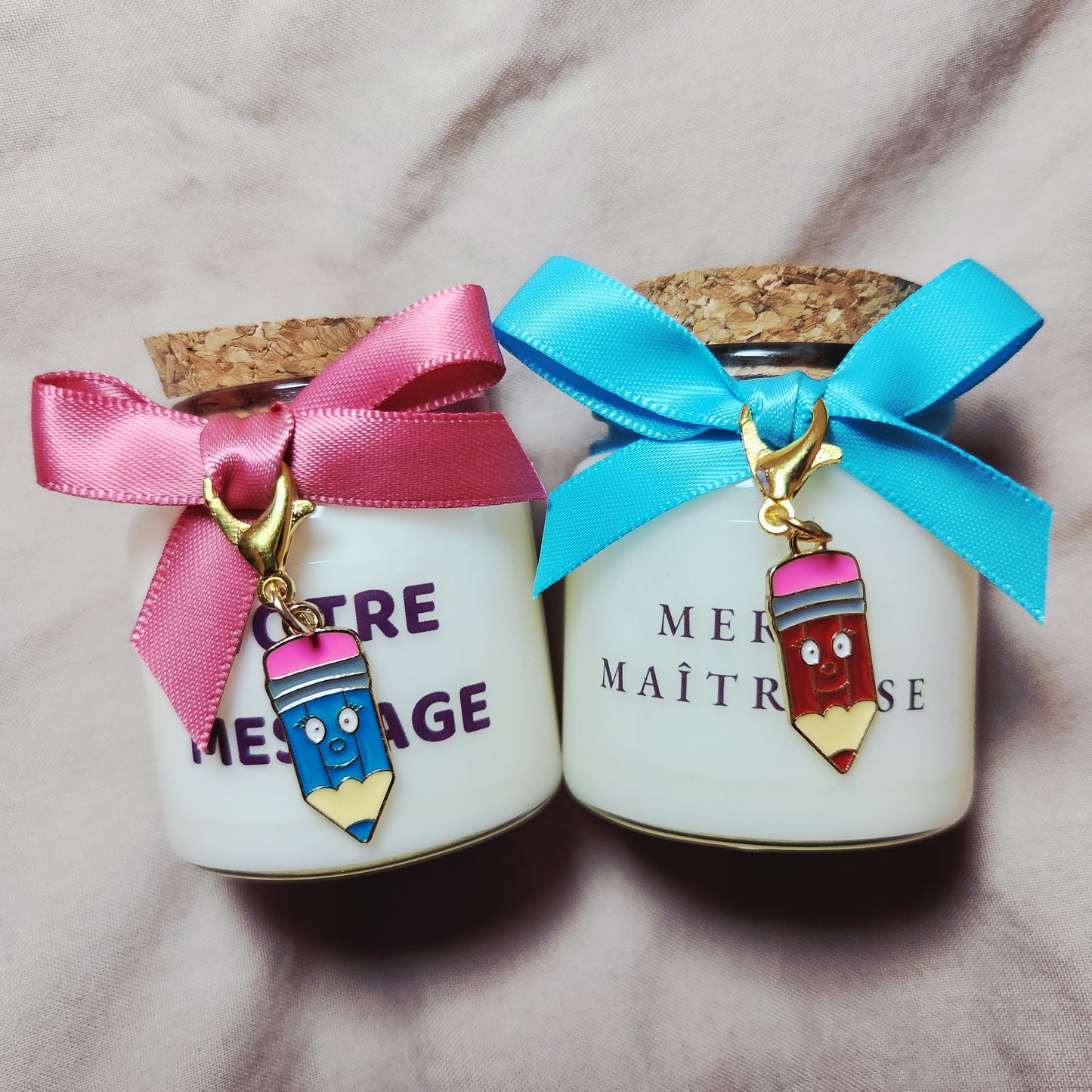 Bougie parfumée personnalisable avec le prénom de la maîtresse ou un message sur mesure