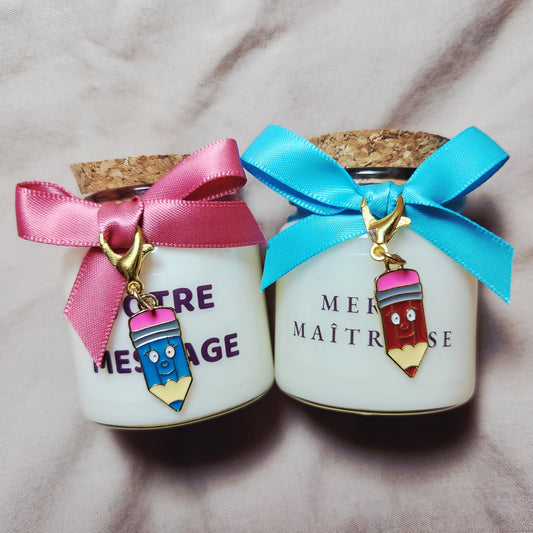 Bougie parfumée personnalisable avec le prénom de la maîtresse ou un message sur mesure