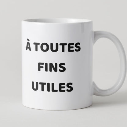 Mug blanc avec texte noir À toutes fins utiles, style minimaliste bureau