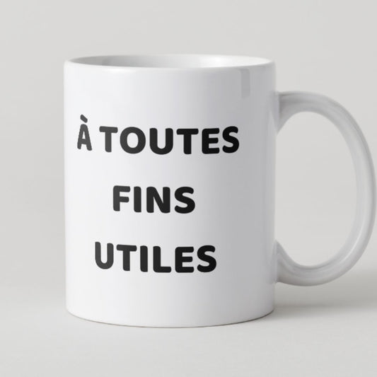 Mug blanc avec texte noir À toutes fins utiles, style minimaliste bureau