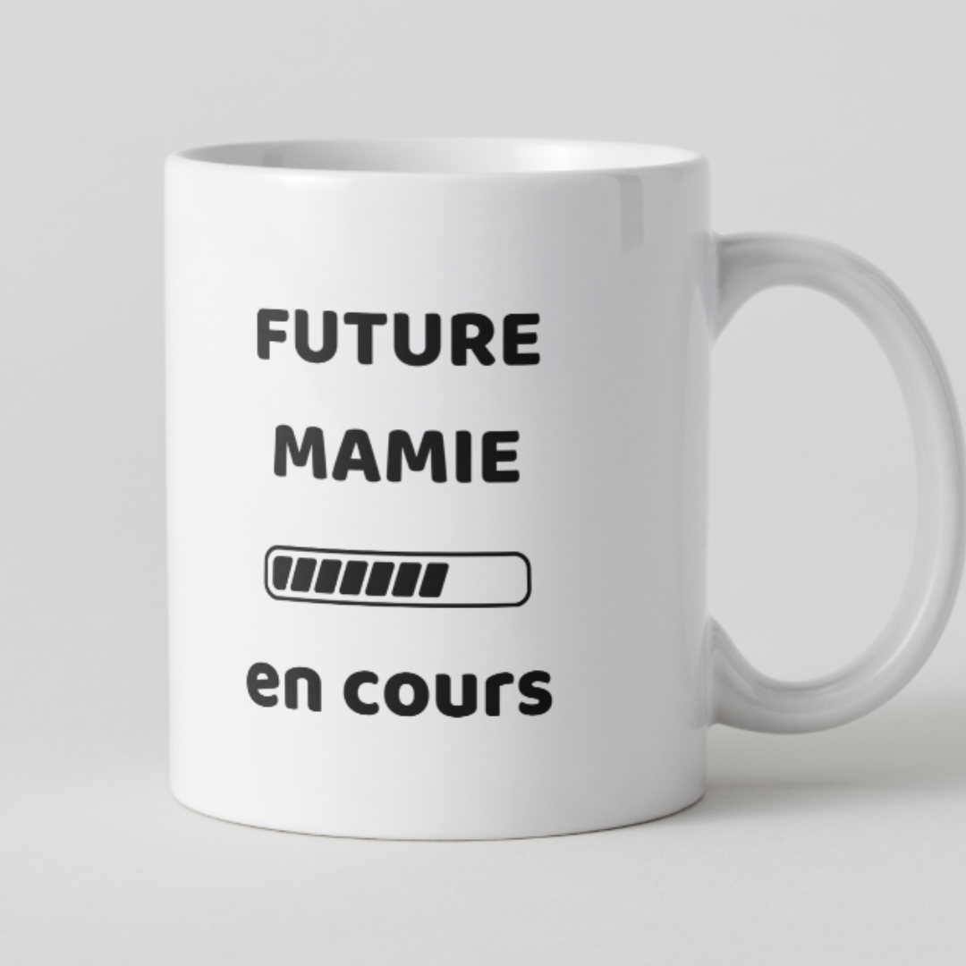 Mug blanc texte noir Future mamie en cours avec barre de chargement.