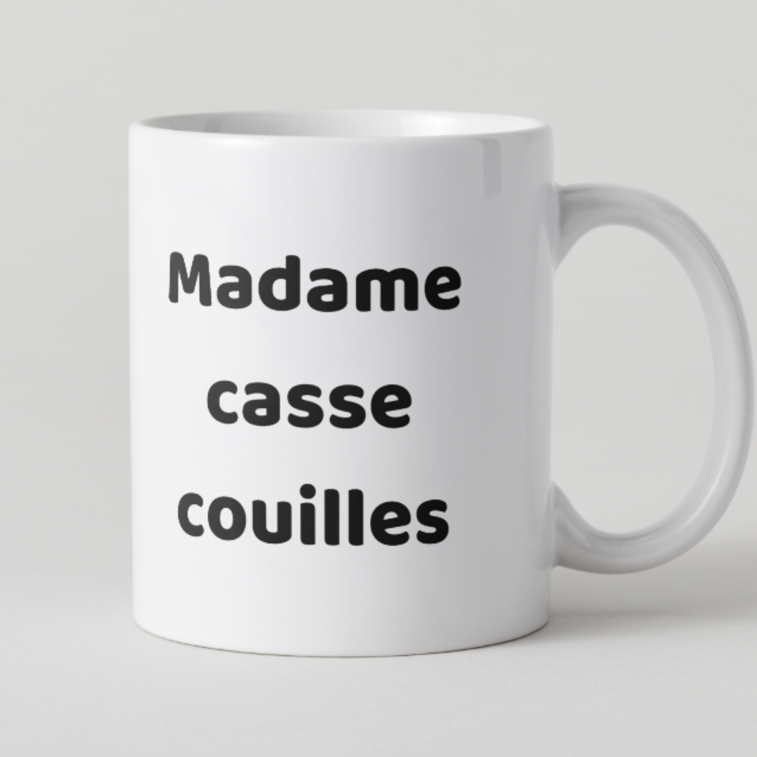 Mug en céramique blanche avec l'inscription humoristique Madame casse-couilles en texte noir, fabriqué en France par Mamie Candle.