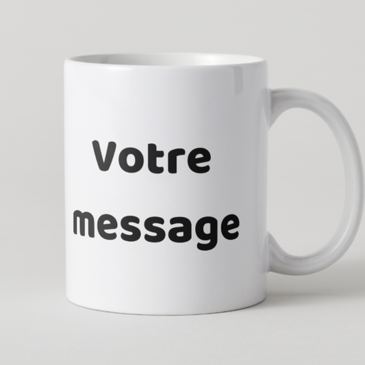 Mug en céramique blanche personnalisable avec l'inscription Votre message, permettant d'ajouter un texte ou un prénom au choix.
