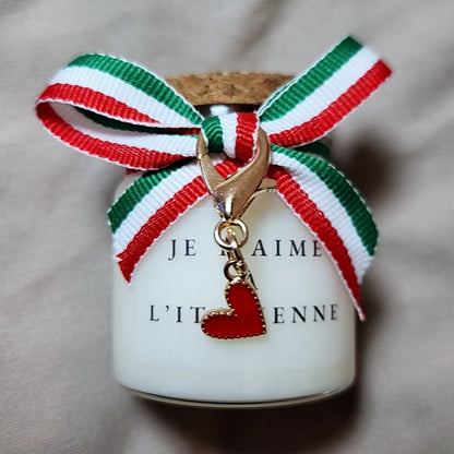Bougie artisanale Mamie Candle avec étiquette message Je t'aime à l'italienne, ambiance chaleureuse et romantique-amoureuse