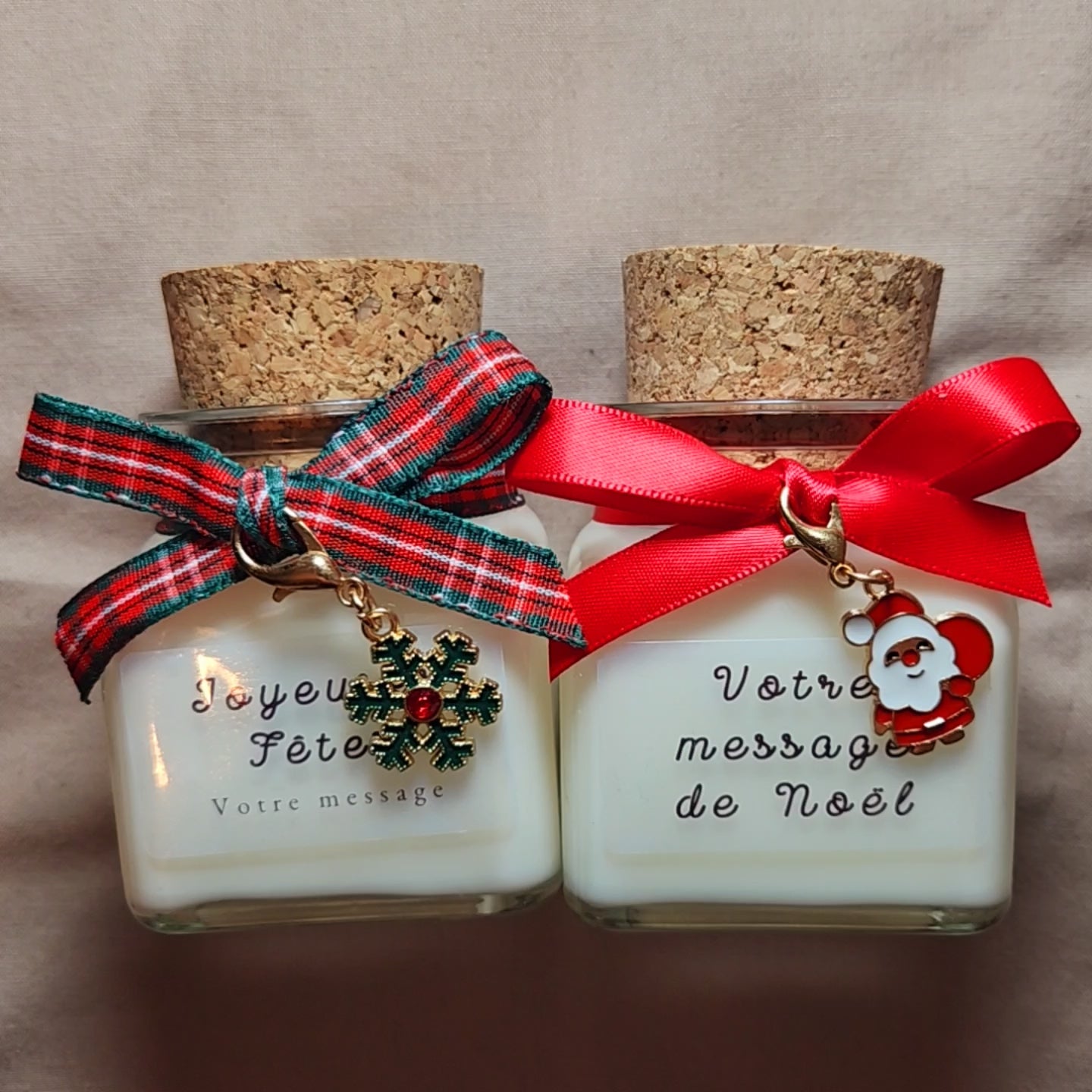 Vidéo montrant la personnalisation d'une bougie de Noël et sa lueur chaleureuse