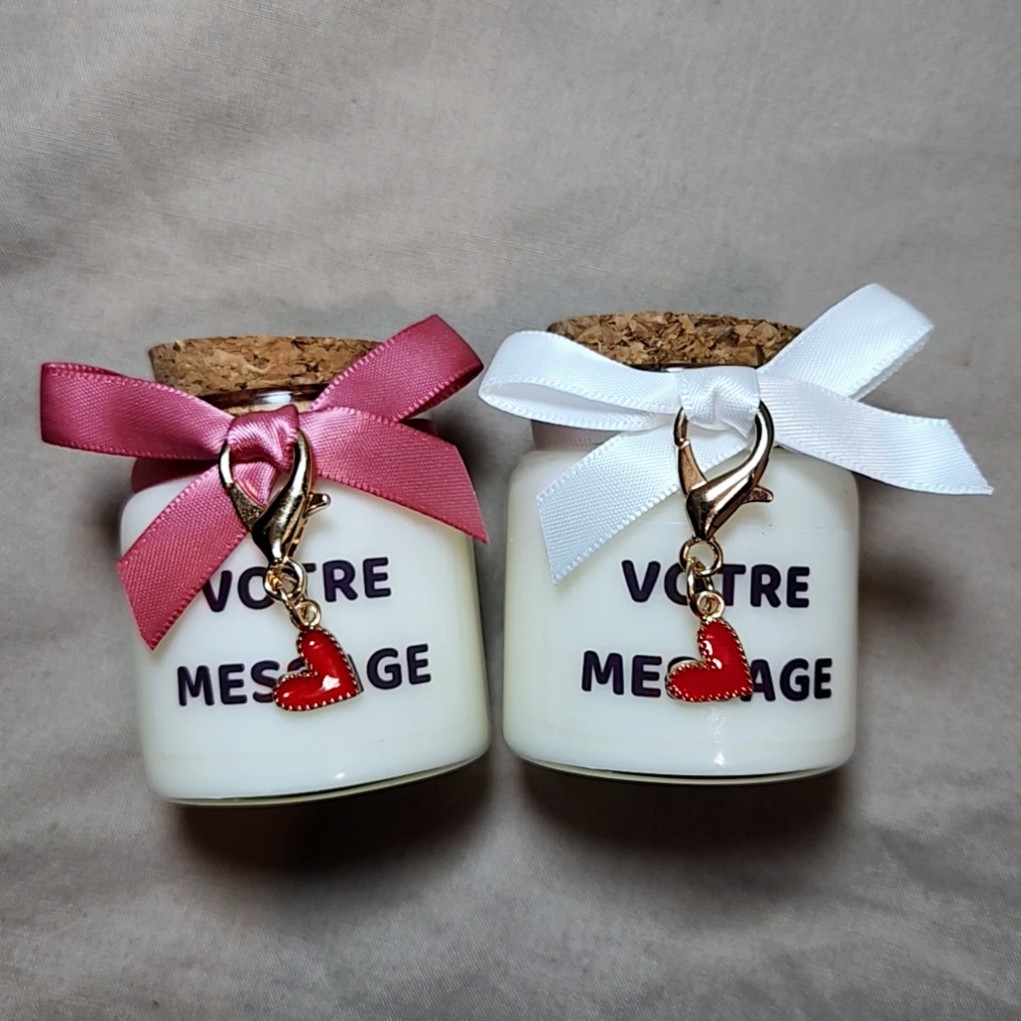 Grande bougie artisanale Amour avec contenant élégant et son pendentif cœur surprise mamiecandle