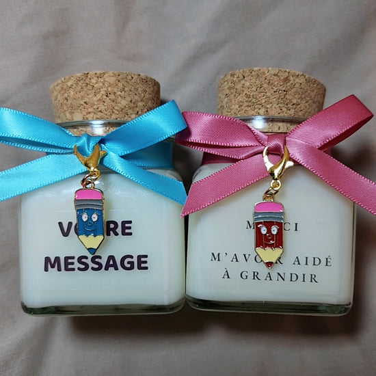 Bougie parfumée personnalisable Mamie Candle avec zone de texte sur mesure pour prénom de maîtresse ou message personnalisé de fin d'année-atsem
